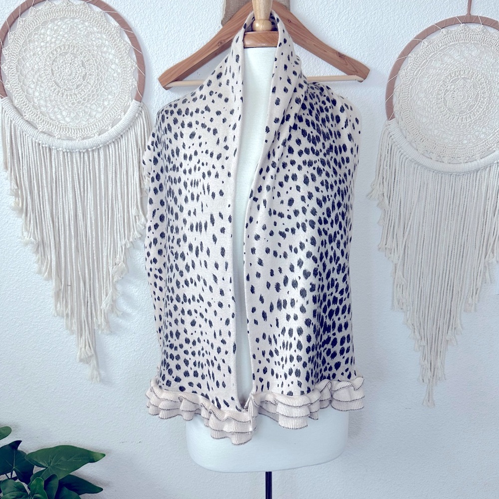 Unbranded cream and gray ruffle detail leopard print scarf